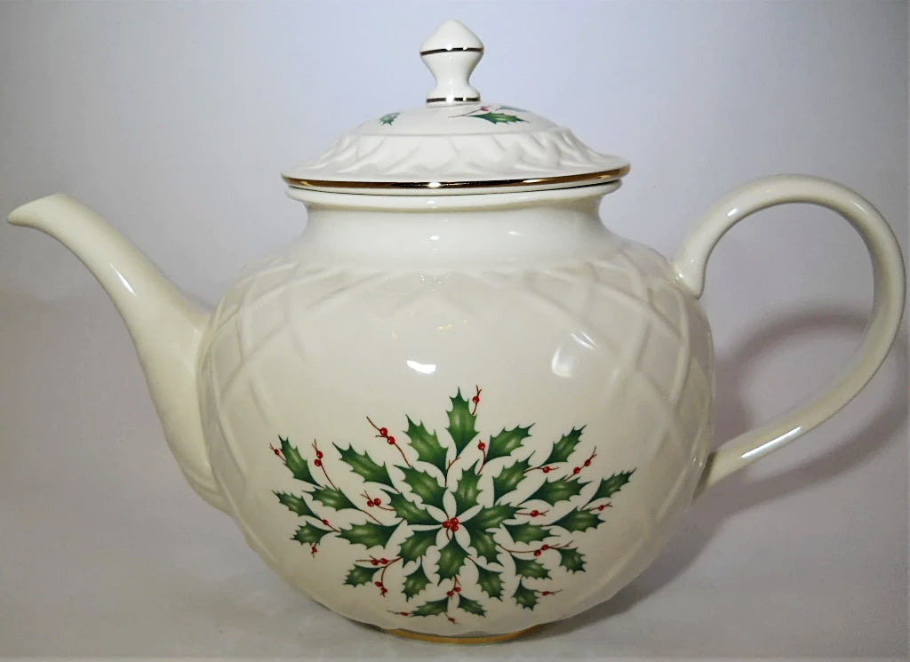 Lenox Holiday Carved Holly and Berries Cream and Gold Trim 6Cup Porce