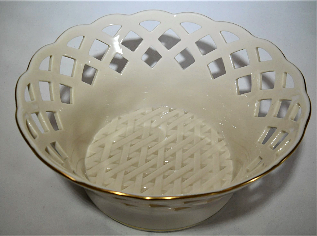 LENOX HEIRLOOM COLLECTION ROUND BOX Lenox Wicker Collection