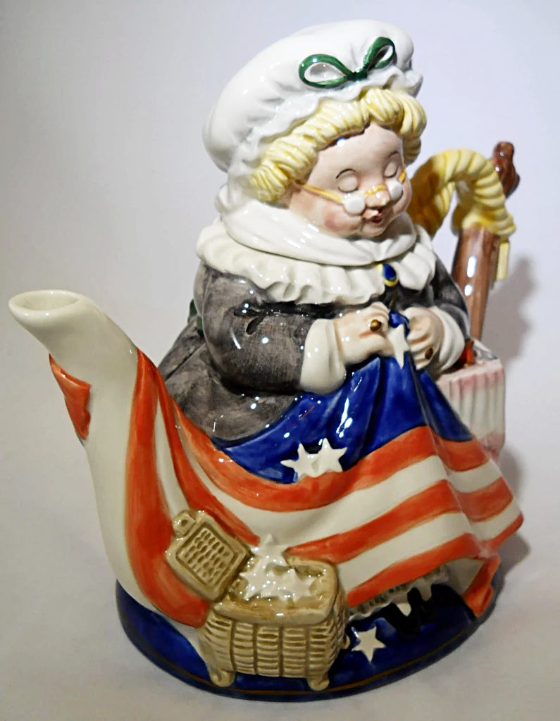 Vintage Ceramic America Flag Teapot / Patriotic / top with Lid / About 7.5