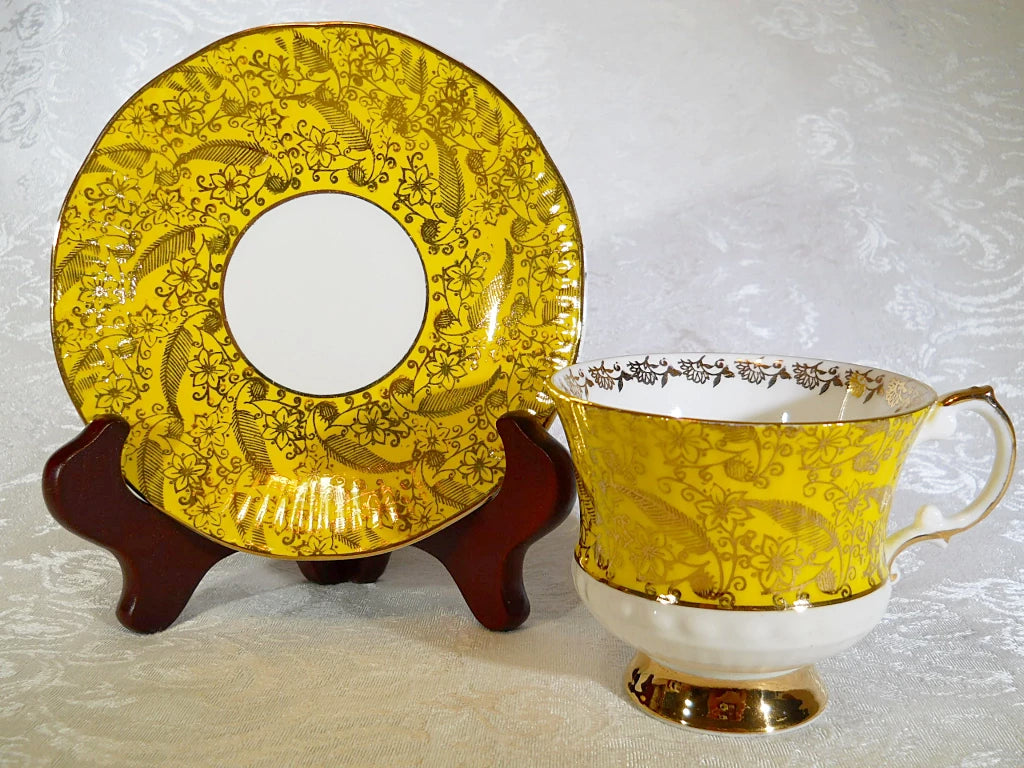 Elizabethan England Sovereign Yellow and Gold Fine Bone China