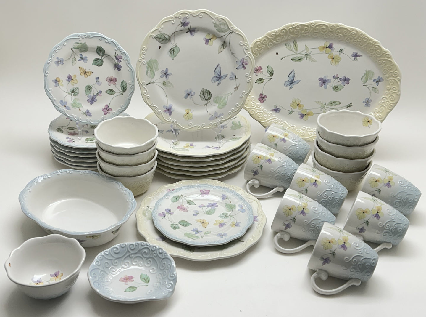 Pfaltzgraff Vienna Floral 35-Piece Dinnerware Collection w/ bonus 6-Piece Melamine Set for Seven to Eight.