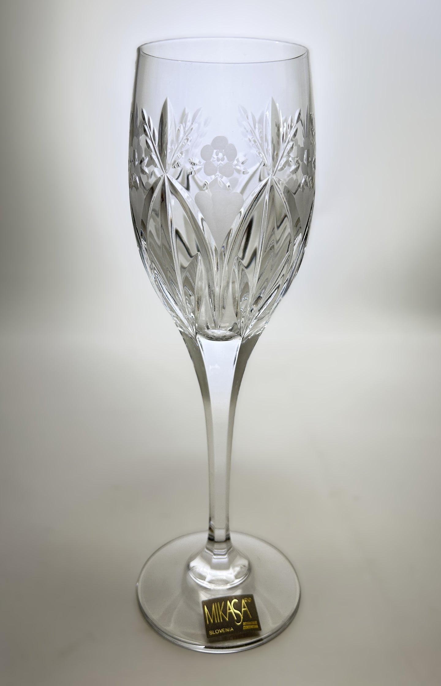 Mikasa Etched Flower Wine Glass Set of Four.