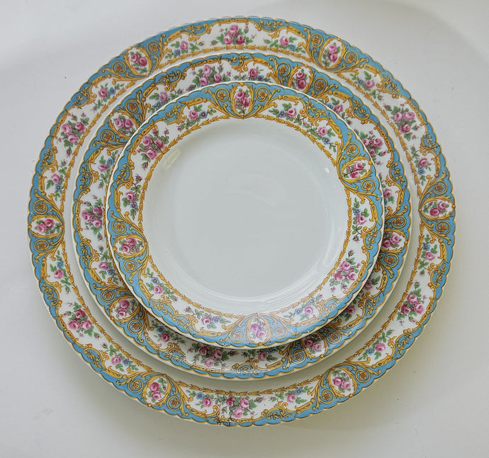 Bawo and Dotter Elite Works Limoges 80-Piece Blue and Floral Dinnerware Collection. 1920-1932, France