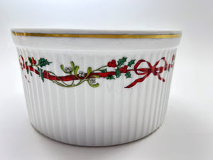 Royal Worcester Holly Ribbons Oven To Table Ware 7"W Souffle Fine Porcelain Bowl 1987-2012