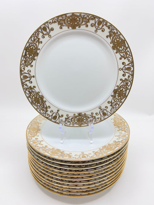 Noritake Christmas Ball Porcelain Dinner Plate Set of Twelve. Lot 1, c.1918-1992.