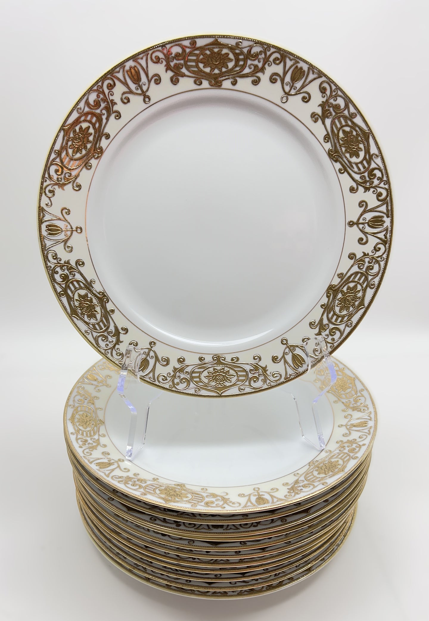 Noritake Christmas Ball Porcelain Dinner Plate Set of Twelve. Lot 2, c.1918-1930.