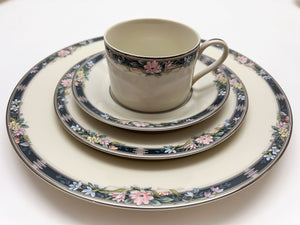 Oscar De La Renta Twilight Bouquet 40-Piece Ivory and Floral Fine China Dinnerware Collection For Eight.