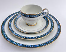 Mikasa Aubusson 59-Piece Fine China Dinnerware Collection For Eleven.