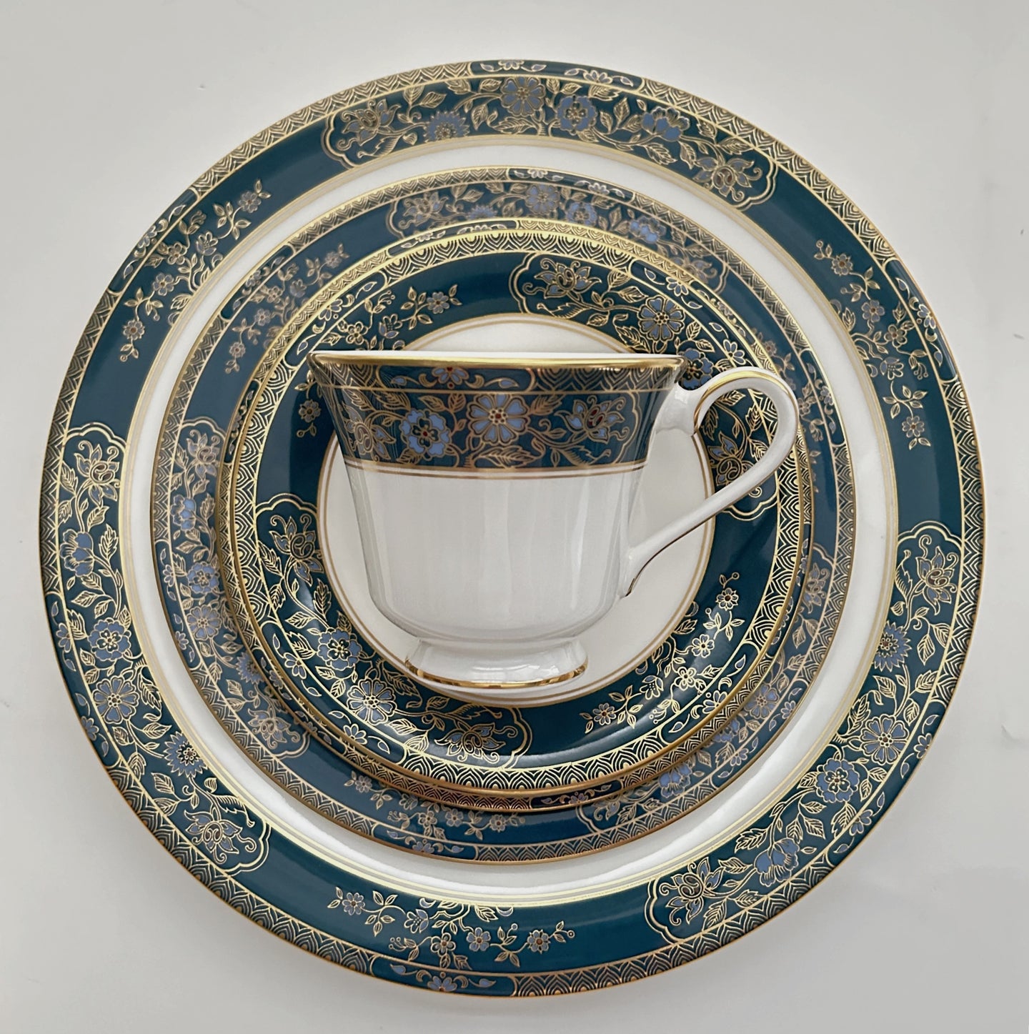 Royal Doulton Carlyle Teal/ Gold 143-Piece Dinnerware Collection for Eighteen.