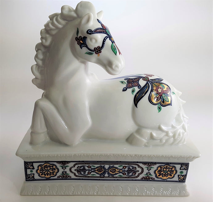 Elizabeth Arden Byzantium Porcelain Emperor's Stallion Figurine Vanity/ Trinket Box. c.1980