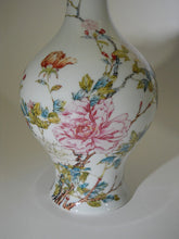 Lenox Collections The Peony Vase of the Ch'ing (Qing) Emperor Porcelain Museum-Authorized Reproduction Vase
