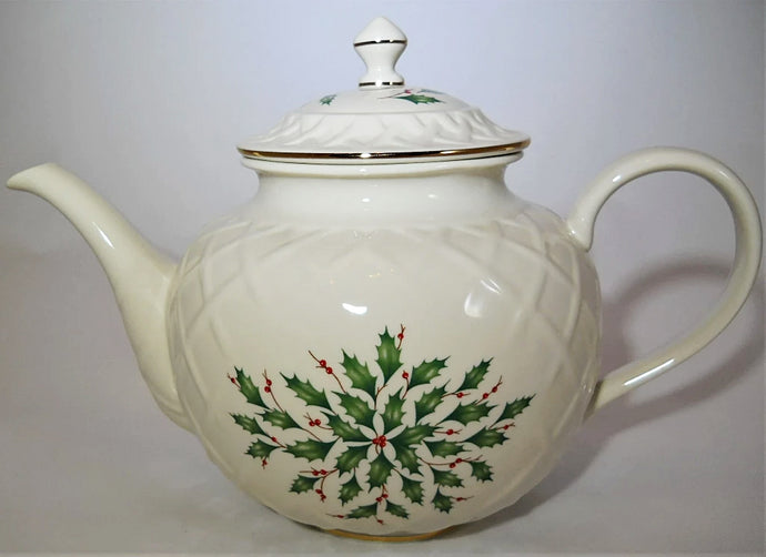Lenox Holiday Carved Holly and Berries Cream and Gold Trim  6-Cup Porcelain Teapot