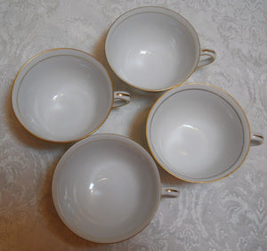 Wentworth China Montclair 16-piece Floral and Roses Dinnerware Collection for Four.