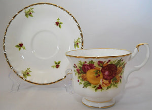 Royal Albert Limited Old Country Roses Bone China Holiday Teacup/ Saucer Set, 2006