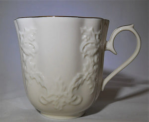 Lenox 12" Holiday Hostess Punch Bowl, Twelve Mug and Porcelain Handle Ladle Collection. Incredible. Made In the USA