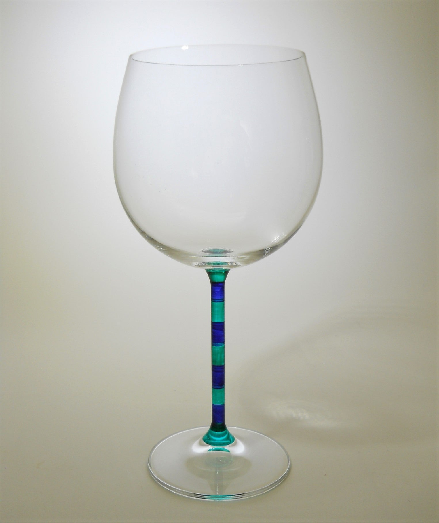 Wine Glasses With Bunch of Grapes Figure, Balloon Glass, Balloon