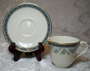 Royal Doulton New Romance Collection "Oregon" 42 Piece Dinnerware Set for Eight, 1998, DISCONTINUED