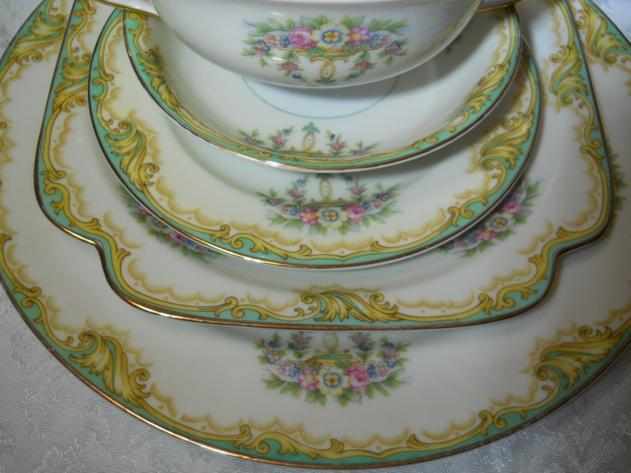 Noritake 1931 Claremont 24-Piece Green, Yellow, and Floral Dinnerware  Collection