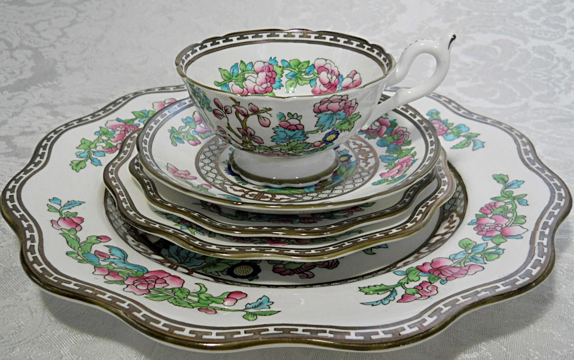 Coalport Indian Tree Scalloped 8-Piece Bone China Dinnerware