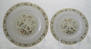 Royal Doulton Mandalay 39-Piece Fine China Dinnerware Collection for Seven. England.