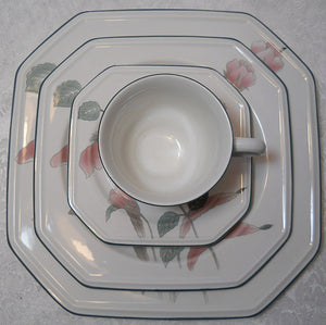 Mikasa Continental Silk Flowers 44-Piece Dinnerware / Tableware  Collection for Eight. Discontinued.