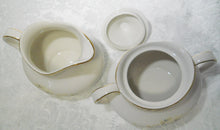 Royal Doulton Mandalay 39-Piece Fine China Dinnerware Collection for Seven. England.