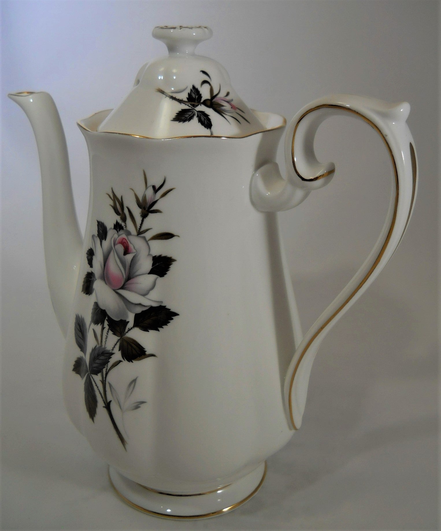 Royal Albert England Bone China Queen's Messenger Coffee Pot and 4 Dem –  BINCHEY'S LLC.