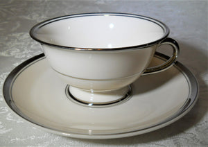  Franciscan Gladding McBean & Co. Huntington Ivory and Platinum Trim 52-Piece Dinnerware / Tableware  Collection for Ten, c.1954