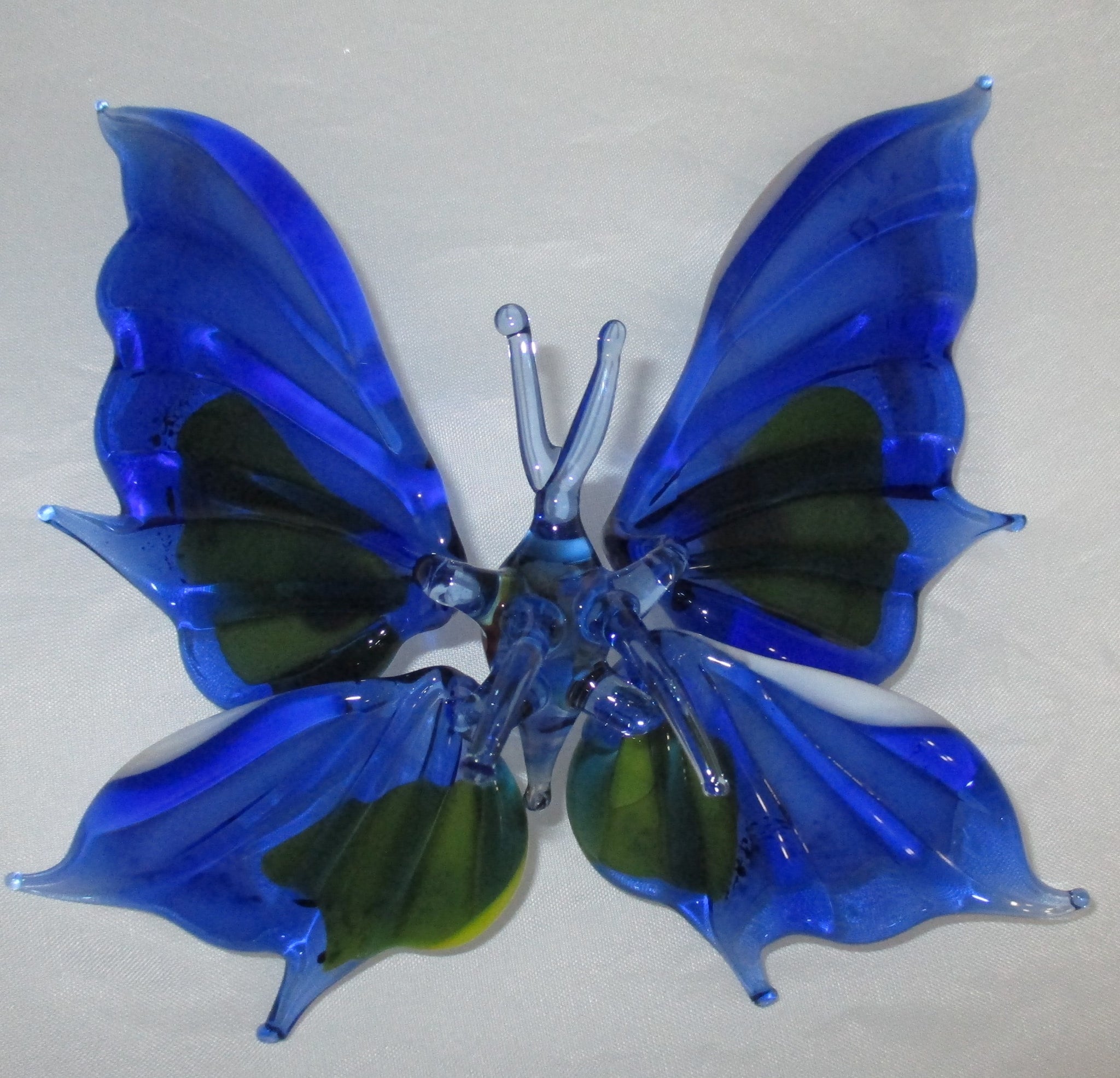 Butterfly on Glass Ball - 30x40cm (12x16in) / Square